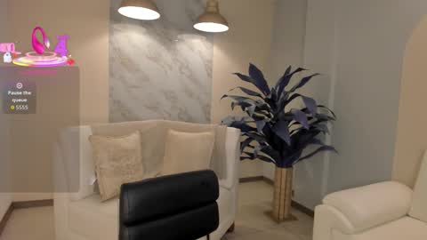 Maddison online show from November 2025 07:57:01 PM