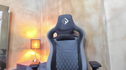 Maddox Santana online show from November 2025 11:40:01 PM