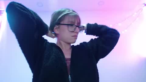 Maddy UwU online show from December 2025 08:58:01 PM