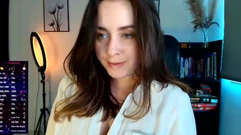 madelamee online show from July 2026 07:04:01 PM