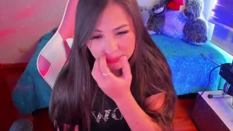 Snapshot of madeleine_shinobi chatting on March 2025 08:32:01 PM Emily Only Fans online show from March 2025 08:32:01 PM