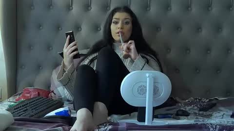 Snapshot of madelynvelure chatting on November 2025 07:25:01 AM madelynvelure online show from November 2025 07:25:01 AM