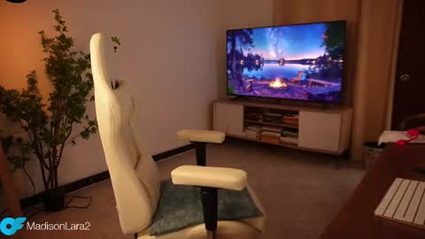 madisonlara online show from November 2025 05:56:02 PM