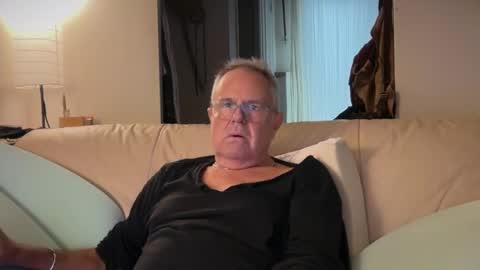 Snapshot of madmanacrossthewater chatting on November 2025 10:01:01 PM madmanacrossthewater online show from November 2025 10:01:01 PM