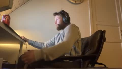 Snapshot of madsfb9 chatting on December 2025 08:39:01 PM madsfb9 online show from December 2025 08:39:01 PM