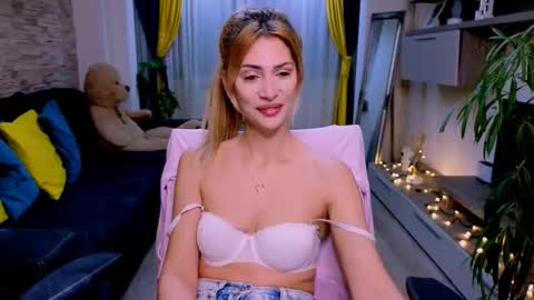 Madye Roberts online show from December 2025 09:00:01 PM