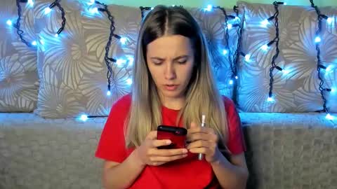 Maggie online show from October 2025 02:04:02 AM