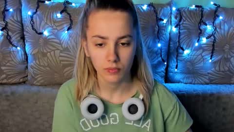 Maggie online show from December 2025 03:00:01 AM