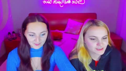 Lili and Bella online show from December 2024 09:07:01 AM