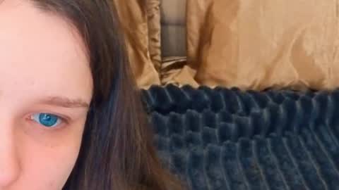 Snapshot of magicpeachhs chatting on May 2026 05:56:02 AM Emily online show from May 2026 05:56:02 AM