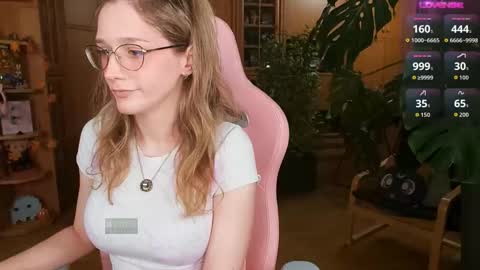 Snapshot of magicstylex chatting on October 2025 09:04:01 PM Nicole online show from October 2025 09:04:01 PM