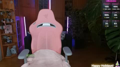 Nicole online show from December 2025 06:15:01 PM