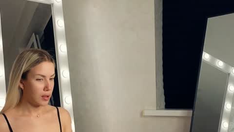 Snapshot of magnificent_angel chatting on January 2025 07:26:01 PM Sasha online show from January 2025 07:26:01 PM