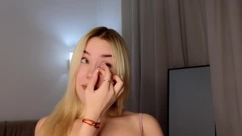 Snapshot of magnificent_angel chatting on February 2025 07:38:02 PM Sasha online show from February 2025 07:38:02 PM