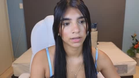 Snapshot of maiaa_ruiz chatting on December 2024 01:32:02 PM Maiaa Ruiz online show from December 2024 01:32:02 PM