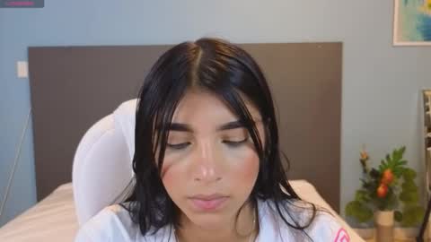 Snapshot of maiaa_ruiz chatting on December 2024 01:22:02 PM Maiaa Ruiz online show from December 2024 01:22:02 PM