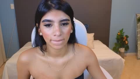 Snapshot of maiaa_ruiz chatting on January 2025 03:23:01 PM Maiaa Ruiz online show from January 2025 03:23:01 PM