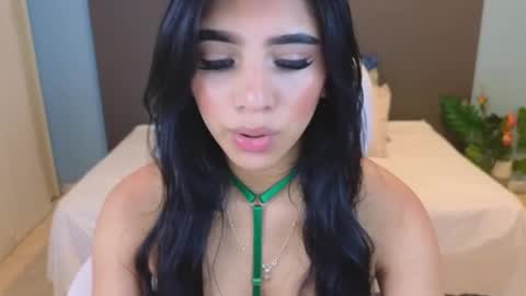 Snapshot of maiaa_ruiz chatting on January 2025 01:56:02 PM Maiaa Ruiz online show from January 2025 01:56:02 PM