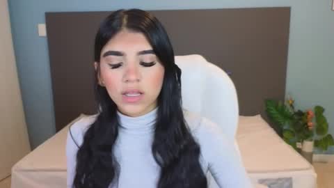 Snapshot of maiaa_ruiz chatting on January 2025 01:31:02 PM Maiaa Ruiz online show from January 2025 01:31:02 PM