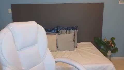 Snapshot of maiaa_ruiz chatting on February 2025 01:28:02 PM Maiaa Ruiz online show from February 2025 01:28:02 PM