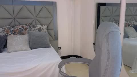 Maiaa Ruiz  online show from November 2025 02:57:02 PM