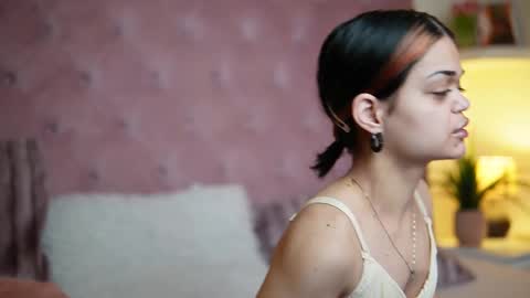  Maia  online show from February 2026 07:54:01 PM