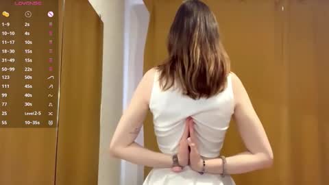 Elina online show from October 2025 10:21:02 AM