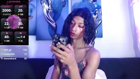 Snapshot of maidi_hot chatting on December 2024 04:30:01 PM Bella Maidi online show from December 2024 04:30:01 PM