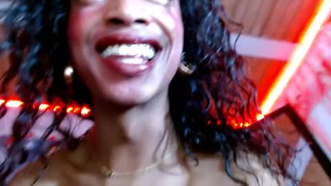 Snapshot of maidi_hot chatting on March 2025 02:21:02 PM Bella Maidi online show from March 2025 02:21:02 PM