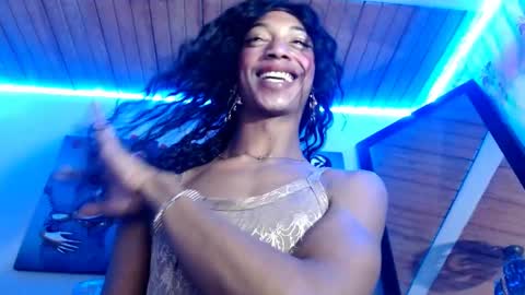 Snapshot of maidi_hot chatting on March 2025 11:33:01 PM Bella Maidi online show from March 2025 11:33:01 PM