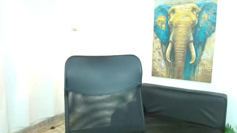 Snapshot of maiki18 chatting on November 2025 02:13:01 PM I am Maik online show from November 2025 02:13:01 PM