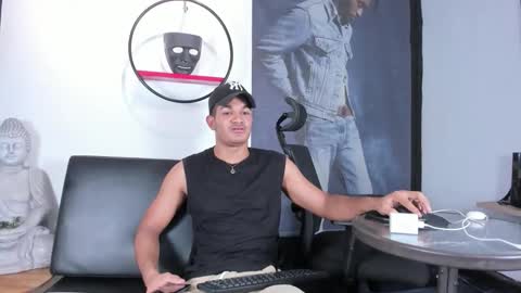 Snapshot of maikol_twinkx1 chatting on May 2026 01:58:02 AM MAIKOL online show from May 2026 01:58:02 AM