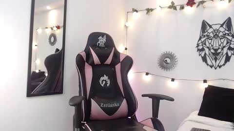 Maiky Cooper online show from February 2025 04:25:02 AM