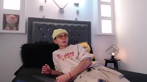 Maiky Cooper online show from March 2025 04:34:02 AM