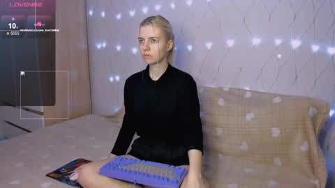 Snapshot of mailin_harrington chatting on May 2026 04:01:02 PM Your kitty online show from May 2026 04:01:02 PM