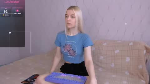 Snapshot of mailin_harrington chatting on June 2026 03:30:01 AM Your kitty online show from June 2026 03:30:01 AM