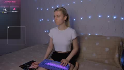 Snapshot of mailin_harrington chatting on June 2026 03:47:02 PM Your kitty online show from June 2026 03:47:02 PM