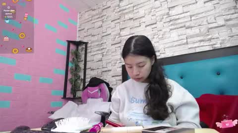  MAILY CAN  online show from October 2025 12:50:01 PM