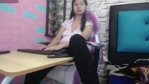  MAILY CAN  online show from November 2025 12:52:01 PM