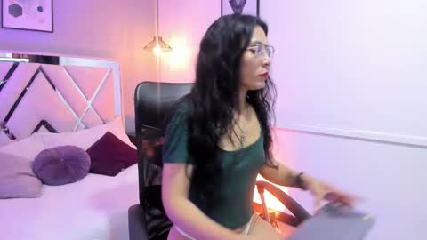 Camila  online show from November 2025 03:01:02 AM