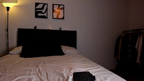 maite_evanss_ online show from March 2026 12:10:02 PM