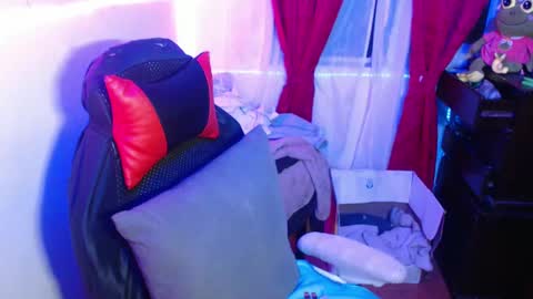 Snapshot of maitte_22 chatting on January 2025 01:58:02 AM Hello friends Im on another account online show from January 2025 01:58:02 AM
