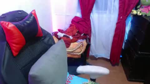 Snapshot of maitte_22 chatting on February 2025 06:12:01 AM Hello friends Im on another account online show from February 2025 06:12:01 AM