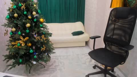 Snapshot of make_love_1 chatting on December 2024 03:27:02 AM Chloe online show from December 2024 03:27:02 AM