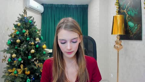 Snapshot of make_love_1 chatting on December 2024 03:36:02 AM Chloe online show from December 2024 03:36:02 AM