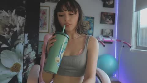 Snapshot of makiyahbelle2 chatting on May 2026 06:41:02 AM MakiyahBelle online show from May 2026 06:41:02 AM