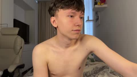 Snapshot of malcolm_yang chatting on September 2025 04:51:02 AM Tom and Mark 3 online show from September 2025 04:51:02 AM