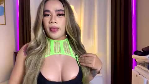 Snapshot of malia_nicole chatting on November 2025 07:20:01 AM malia online show from November 2025 07:20:01 AM