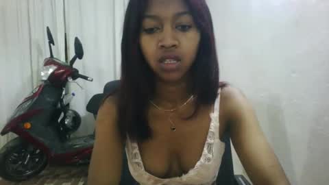 Snapshot of malluna4 chatting on April 2026 04:59:01 AM Malluna online show from April 2026 04:59:01 AM