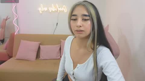 Snapshot of malory_tay chatting on February 2025 07:05:02 PM Malory online show from February 2025 07:05:02 PM